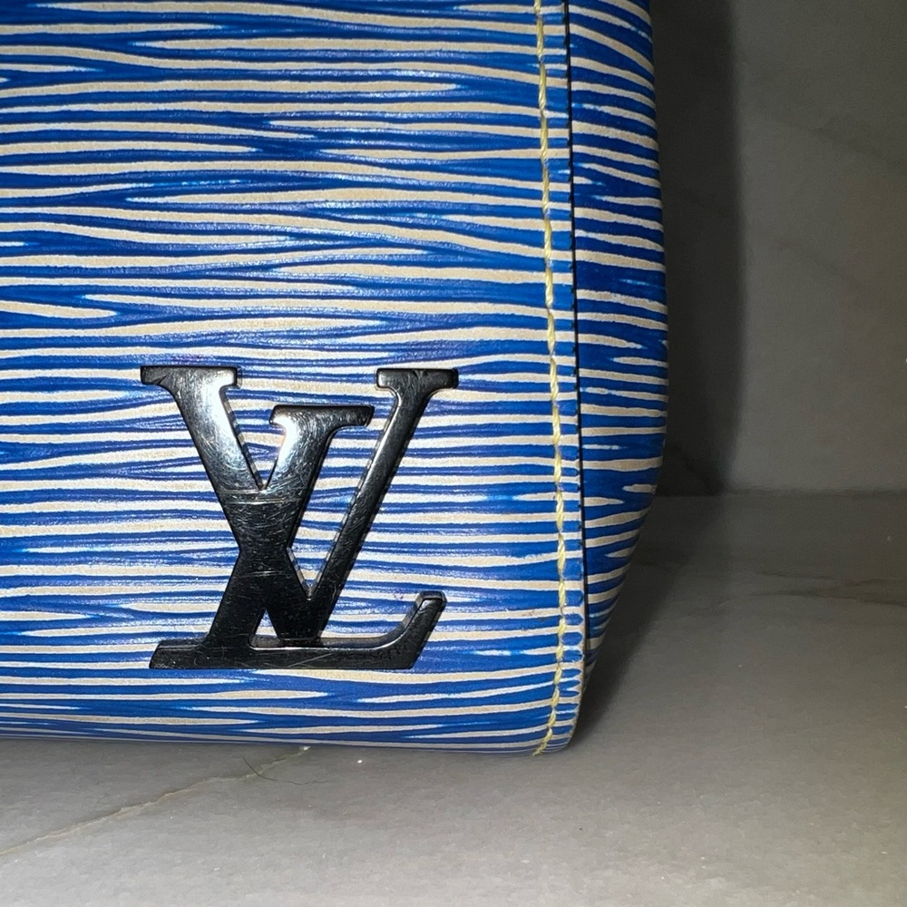SOLD!!! Authentic Louis Vuitton Cluny BB in Denim Epi Leather - Picture 7 of 16